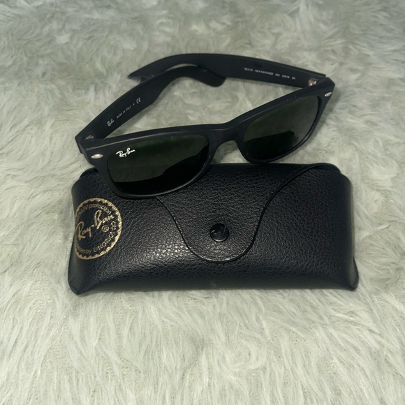 Ray-Ban Black Sunglasses with Case - Picture 1 of 5